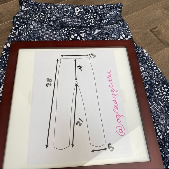 Lululemon Wunder Crop in Pretty Lace White Black - Picture 6 of 10